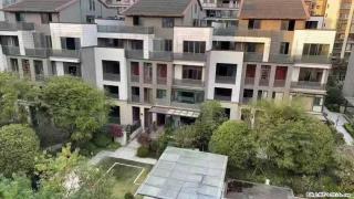 国奥城 ，总价130万，买到上下三层带露台的叠墅，总实用面积500平方，房东直亏100多万，纯捡漏 - 桂林28生活网 www.28life.net