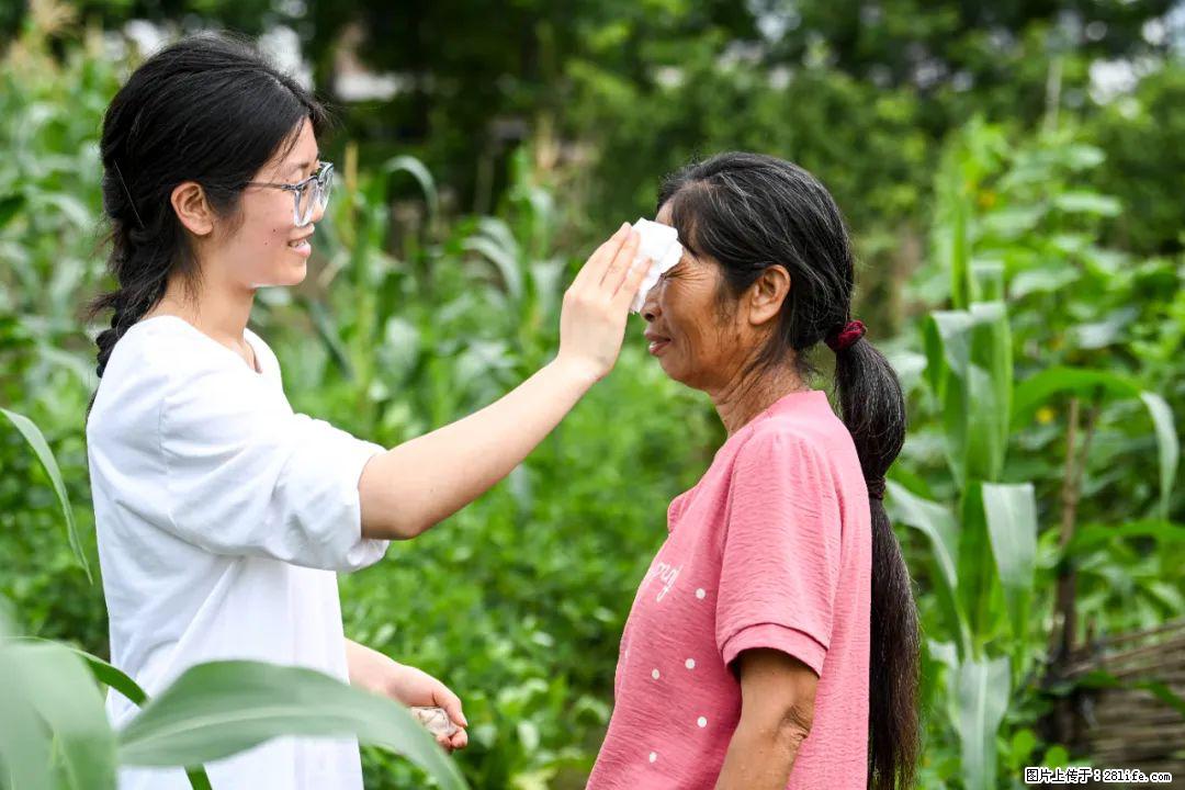 全网追的“扁担女孩”，找了一份暑假工，时薪12元 - 桂林生活资讯 - 桂林28生活网 www.28life.net