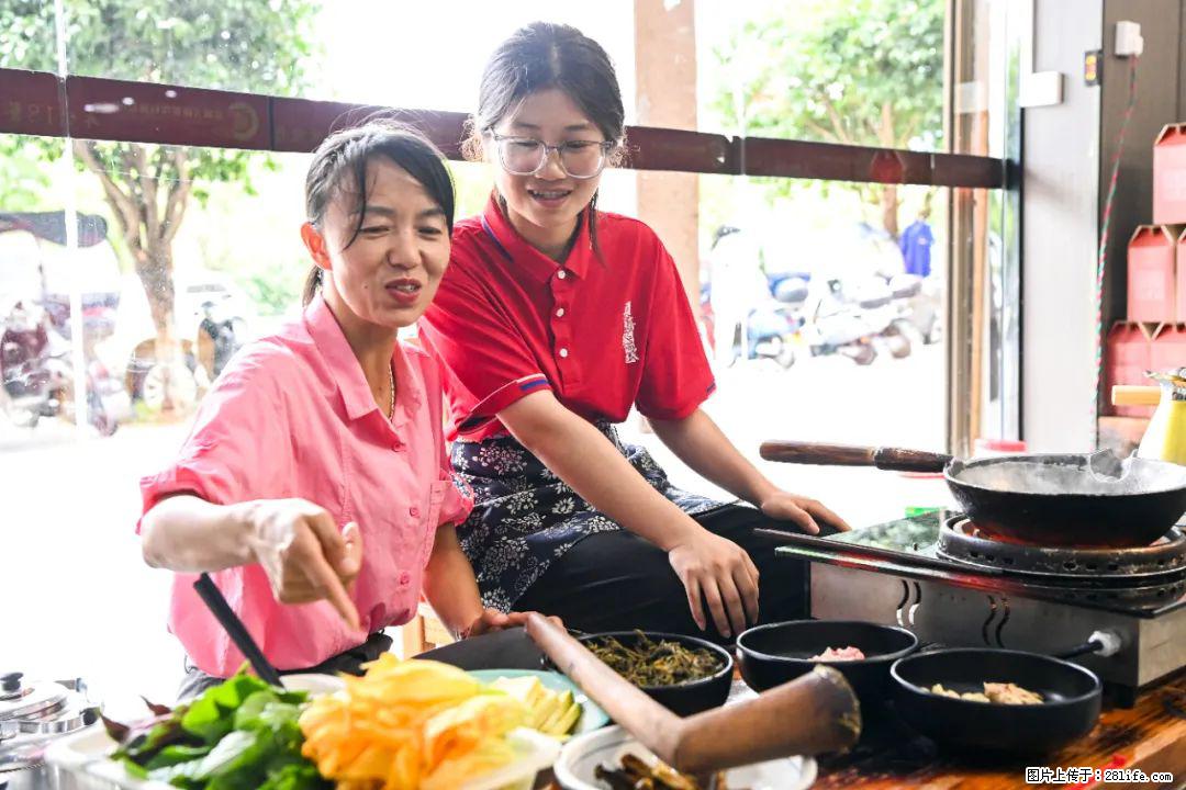 全网追的“扁担女孩”，找了一份暑假工，时薪12元 - 桂林生活资讯 - 桂林28生活网 www.28life.net